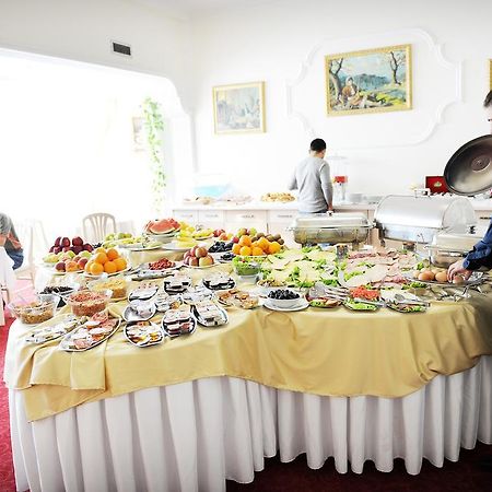 Hotel Victory Prishtine Bagian luar foto