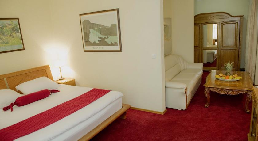 Hotel Victory Prishtine Bagian luar foto