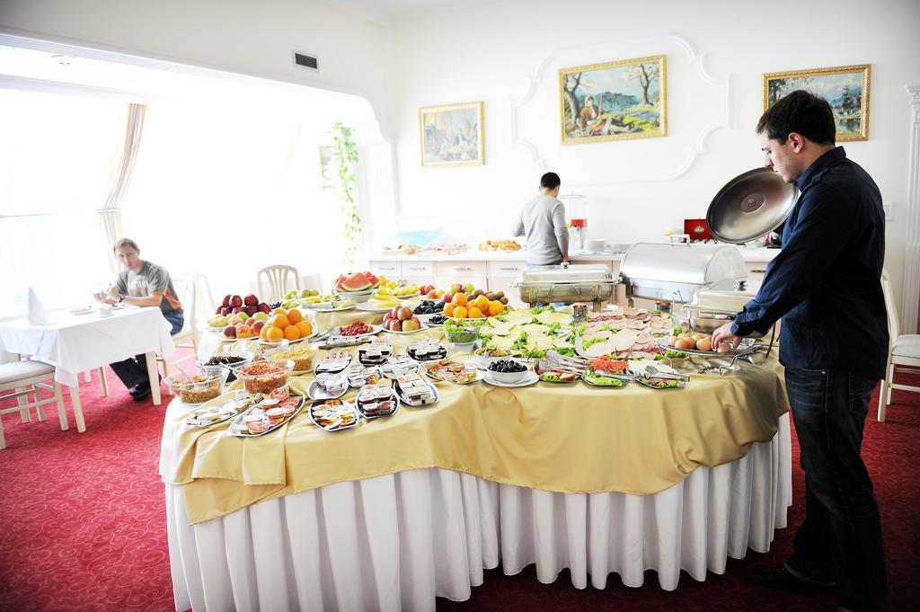 Hotel Victory Prishtine Bagian luar foto