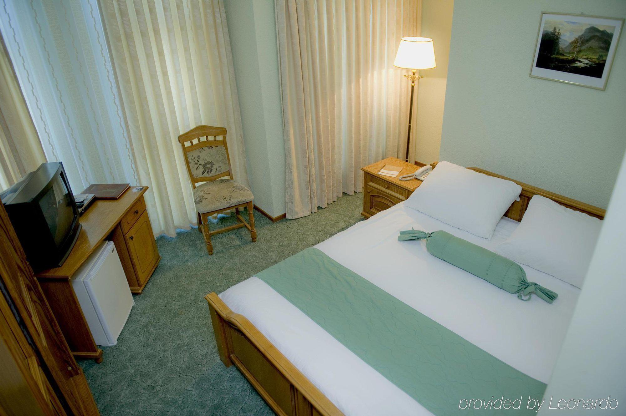 Hotel Victory Prishtine Bagian luar foto